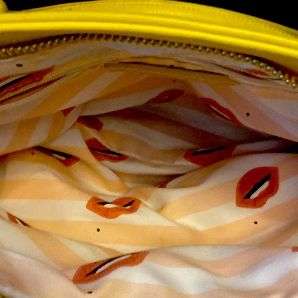 YELLOW EVA MENDES NEW YORK & COMPANY HANDBAG. It has 2 dividers with zippers.